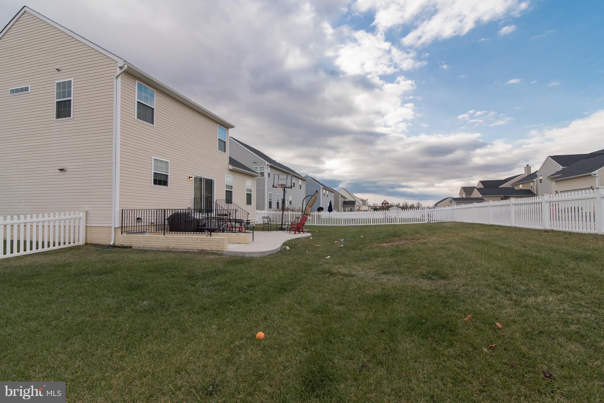 LAKELAND PLACE - Residential