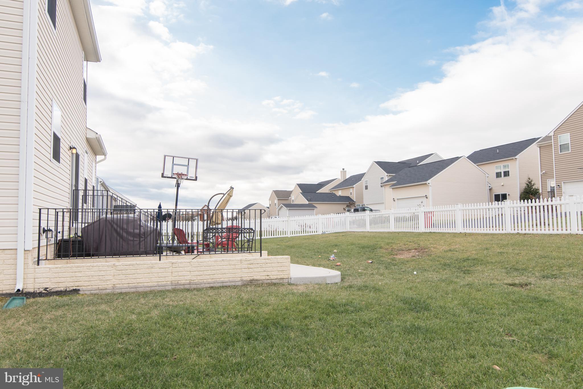 LAKELAND PLACE - Residential