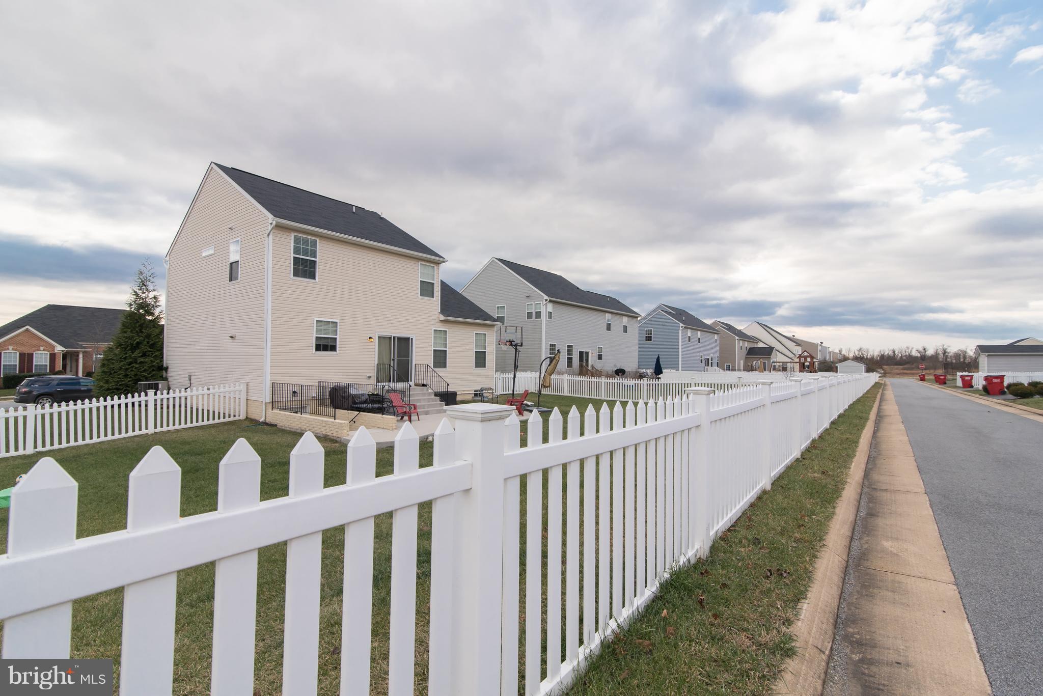 LAKELAND PLACE - Residential