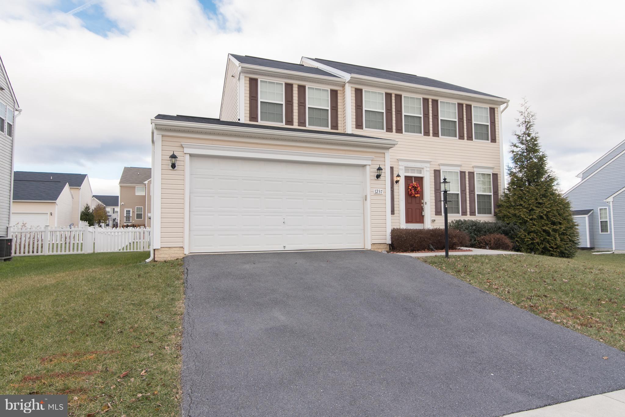 LAKELAND PLACE - Residential