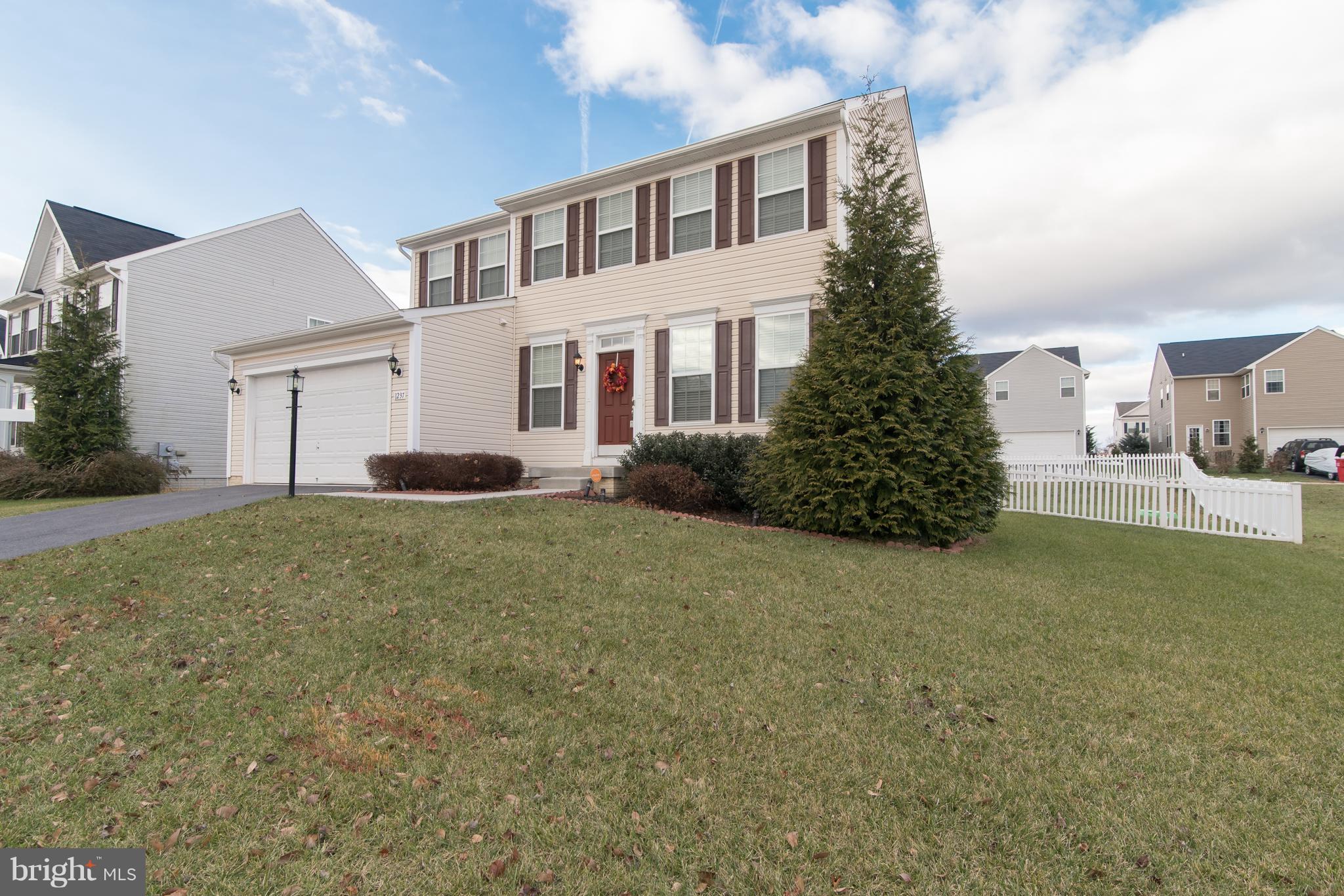 LAKELAND PLACE - Residential