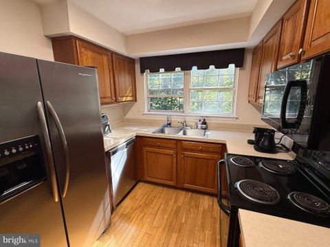 Photo of 12141 Chaucer Lane #12141, WOODBRIDGE, VA 22192 (MLS # VAPW2132928)