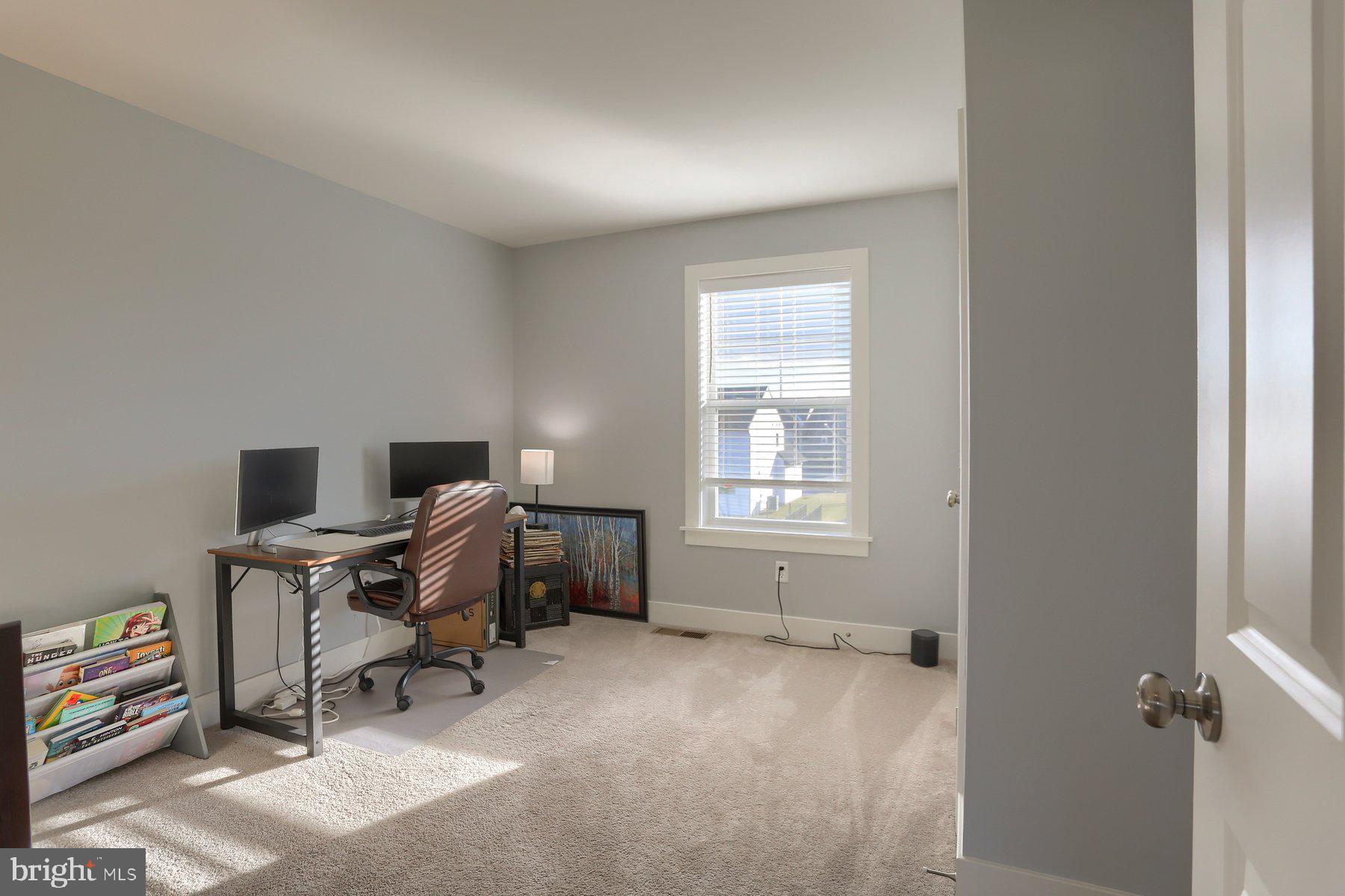 SUMMER LAYNE - Residential