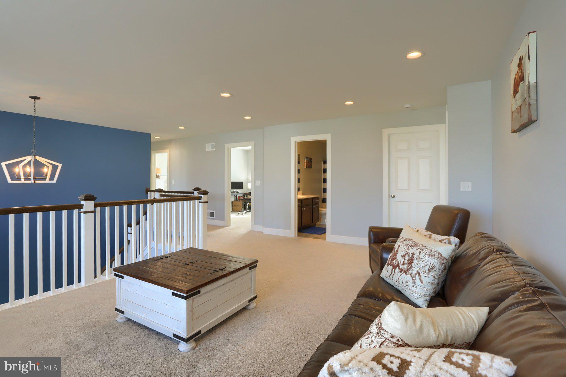 SUMMER LAYNE - Residential