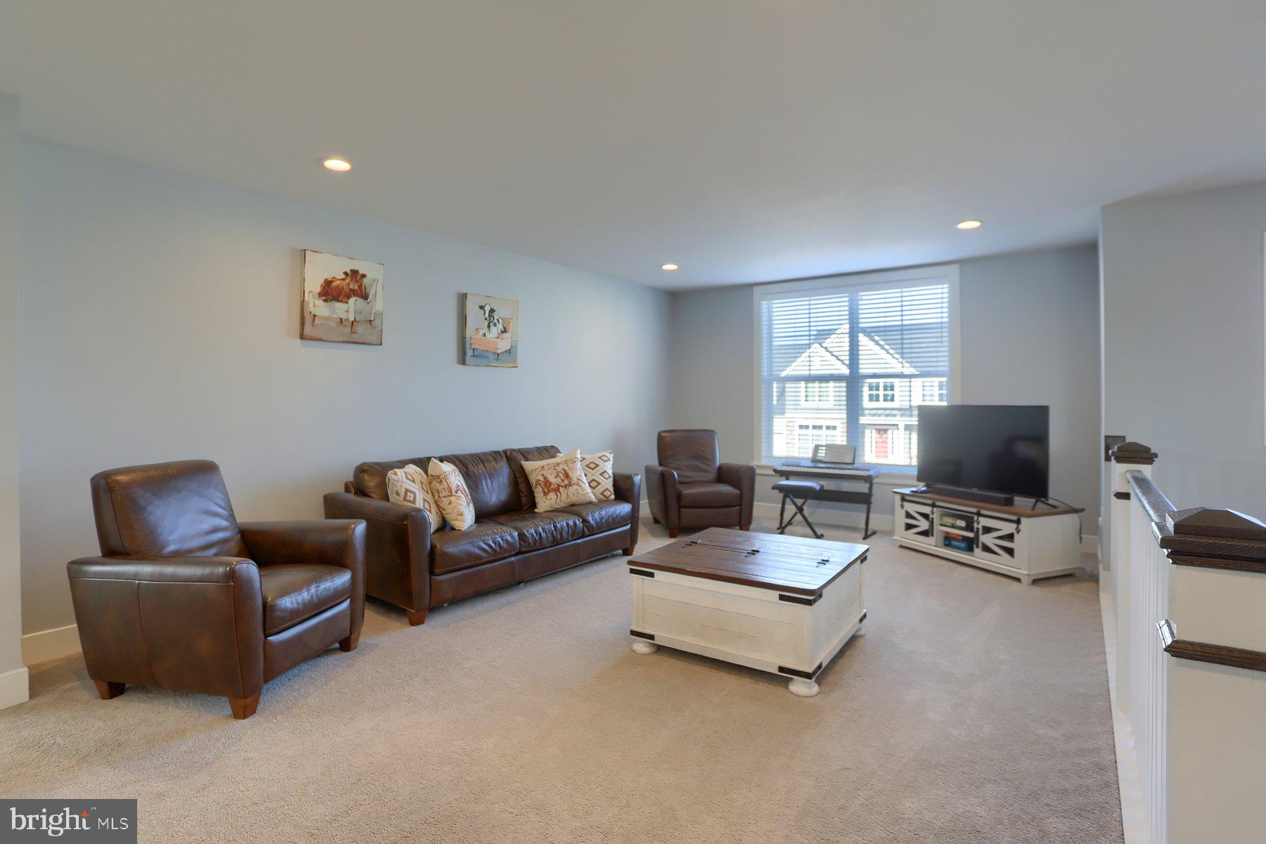 SUMMER LAYNE - Residential