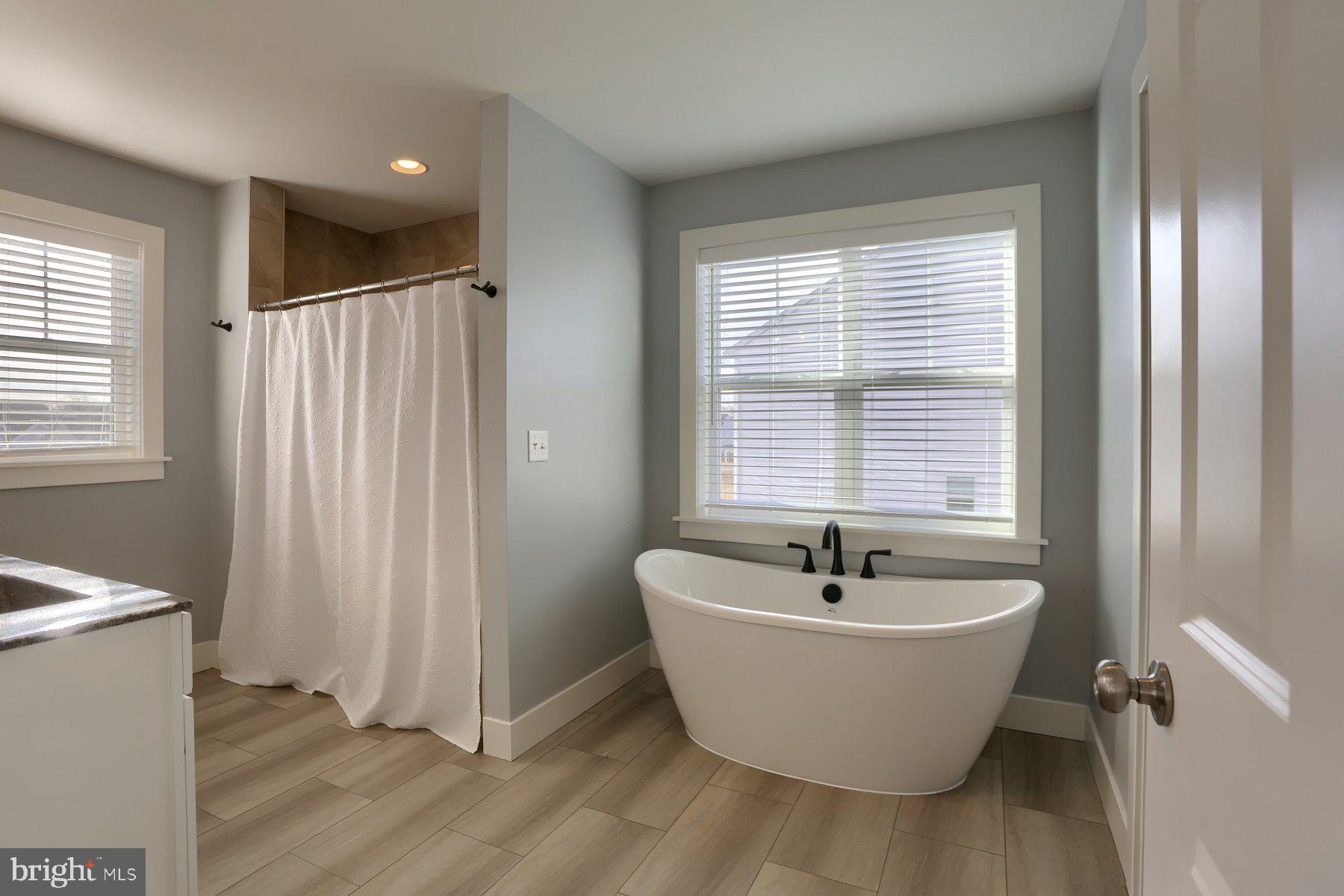 SUMMER LAYNE - Residential