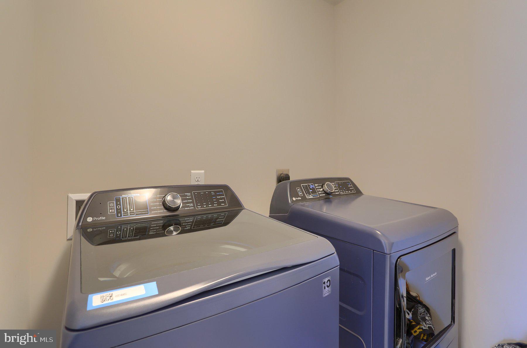 SUMMER LAYNE - Residential