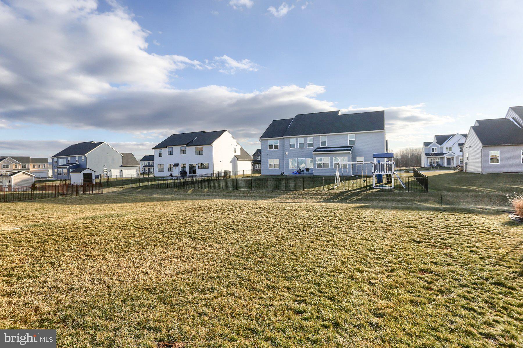 SUMMER LAYNE - Residential