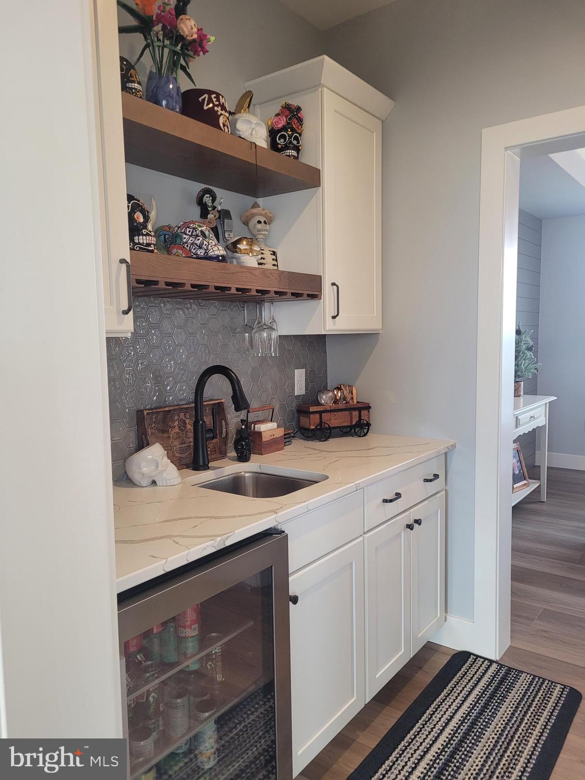 SUMMER LAYNE - Residential