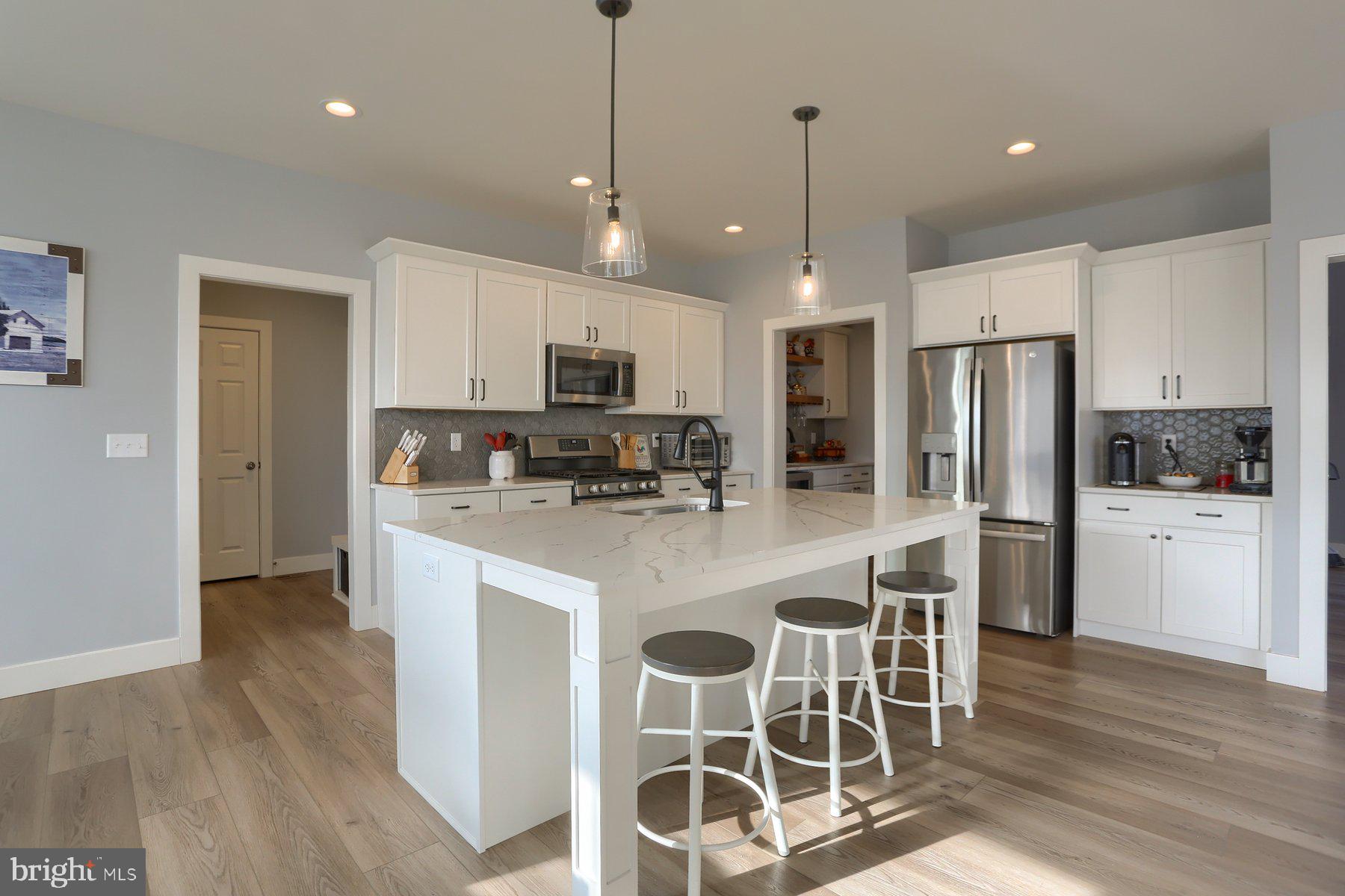 SUMMER LAYNE - Residential