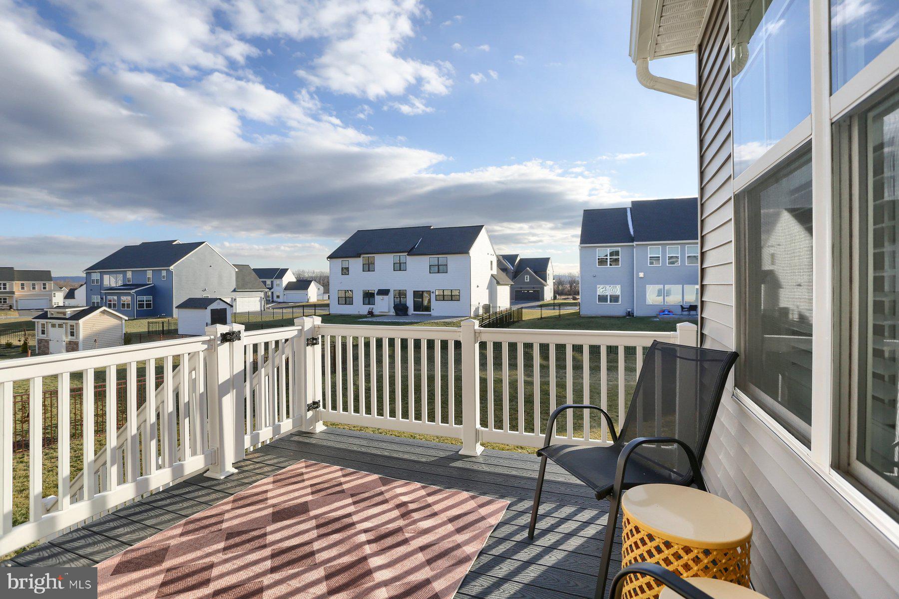 SUMMER LAYNE - Residential