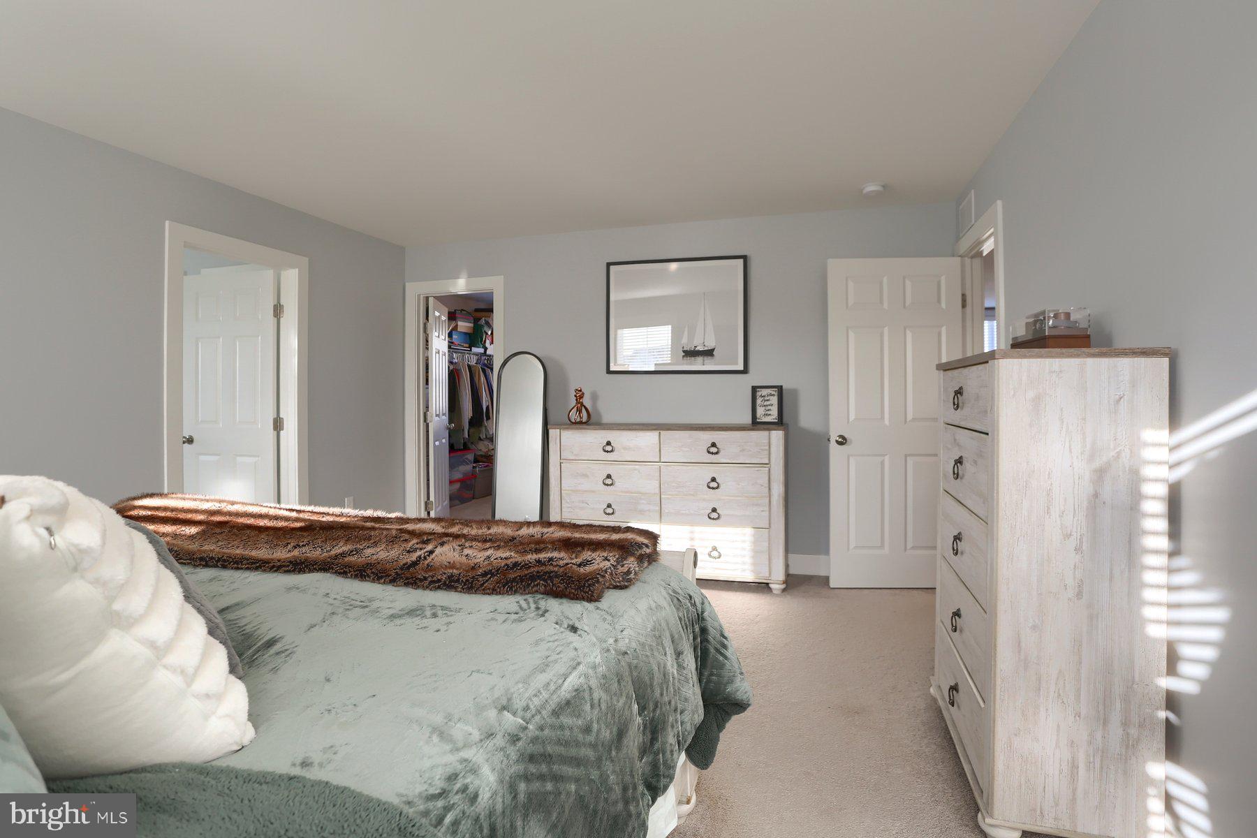 SUMMER LAYNE - Residential