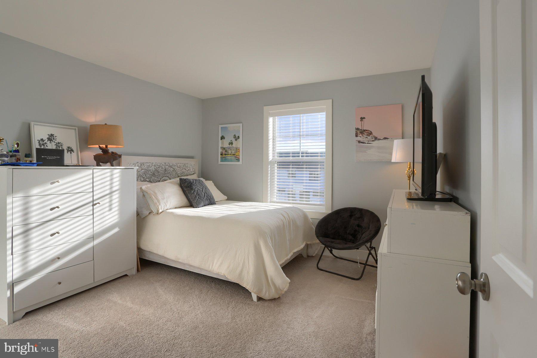 SUMMER LAYNE - Residential