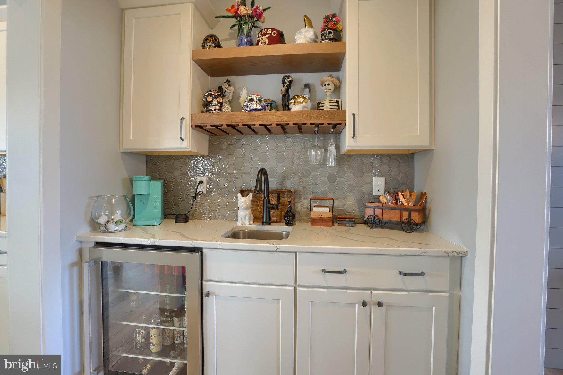 SUMMER LAYNE - Residential