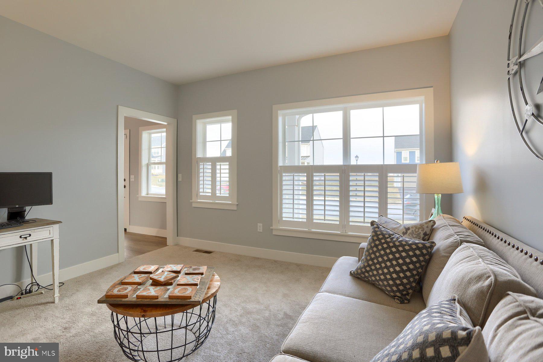 SUMMER LAYNE - Residential