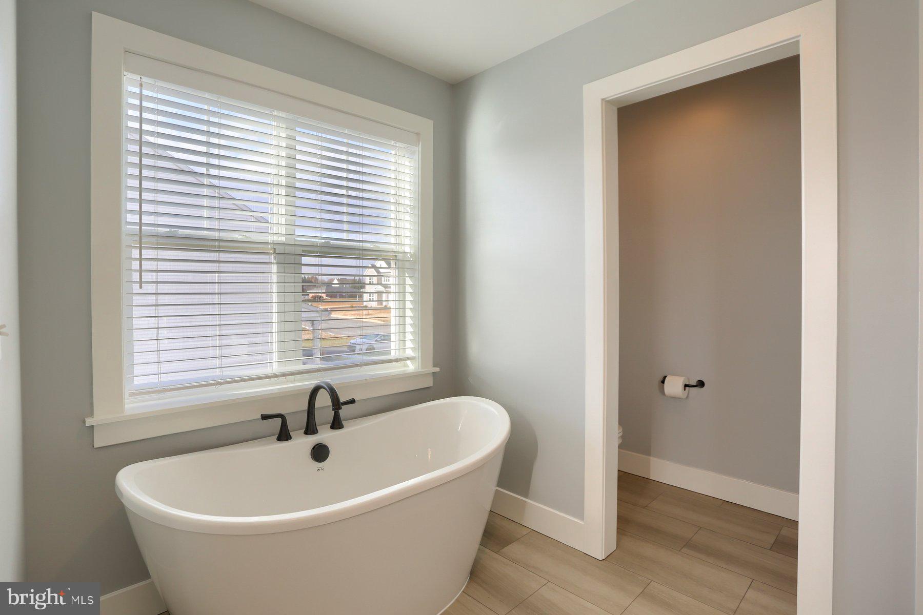 SUMMER LAYNE - Residential