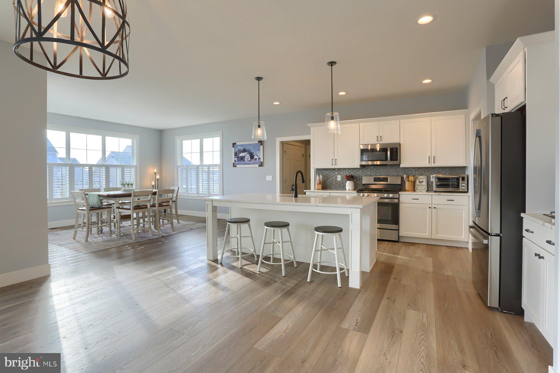 SUMMER LAYNE - Residential