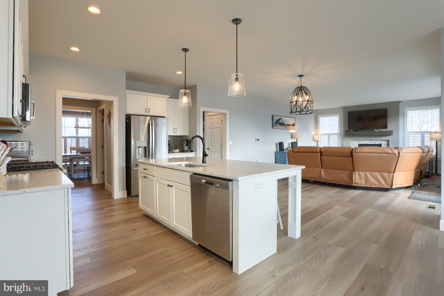 SUMMER LAYNE - Residential