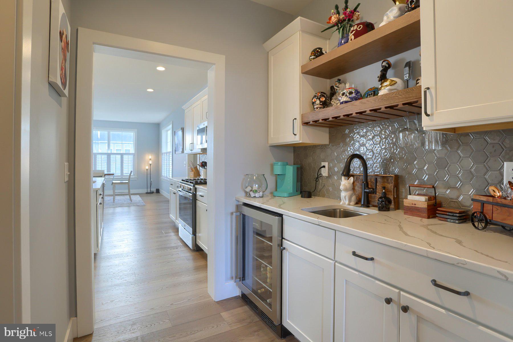 SUMMER LAYNE - Residential