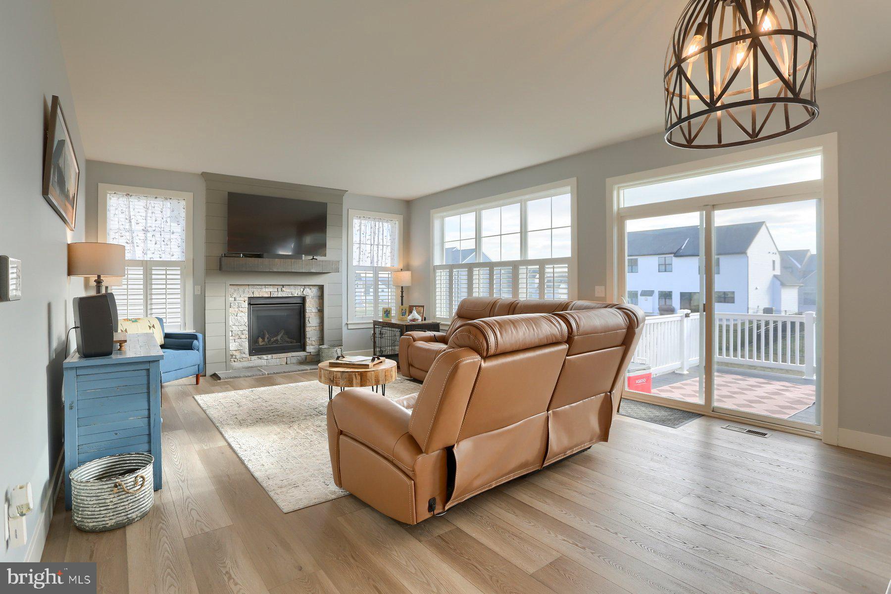 SUMMER LAYNE - Residential