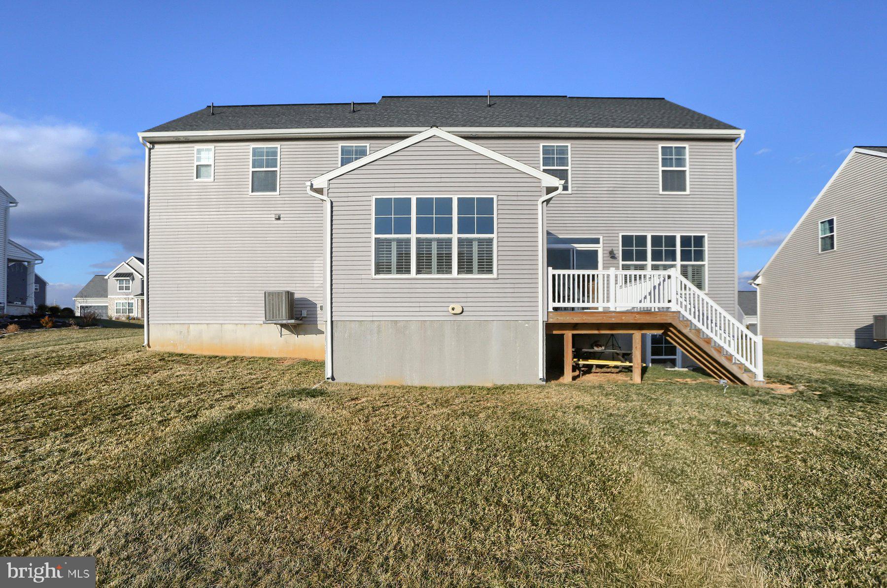 SUMMER LAYNE - Residential