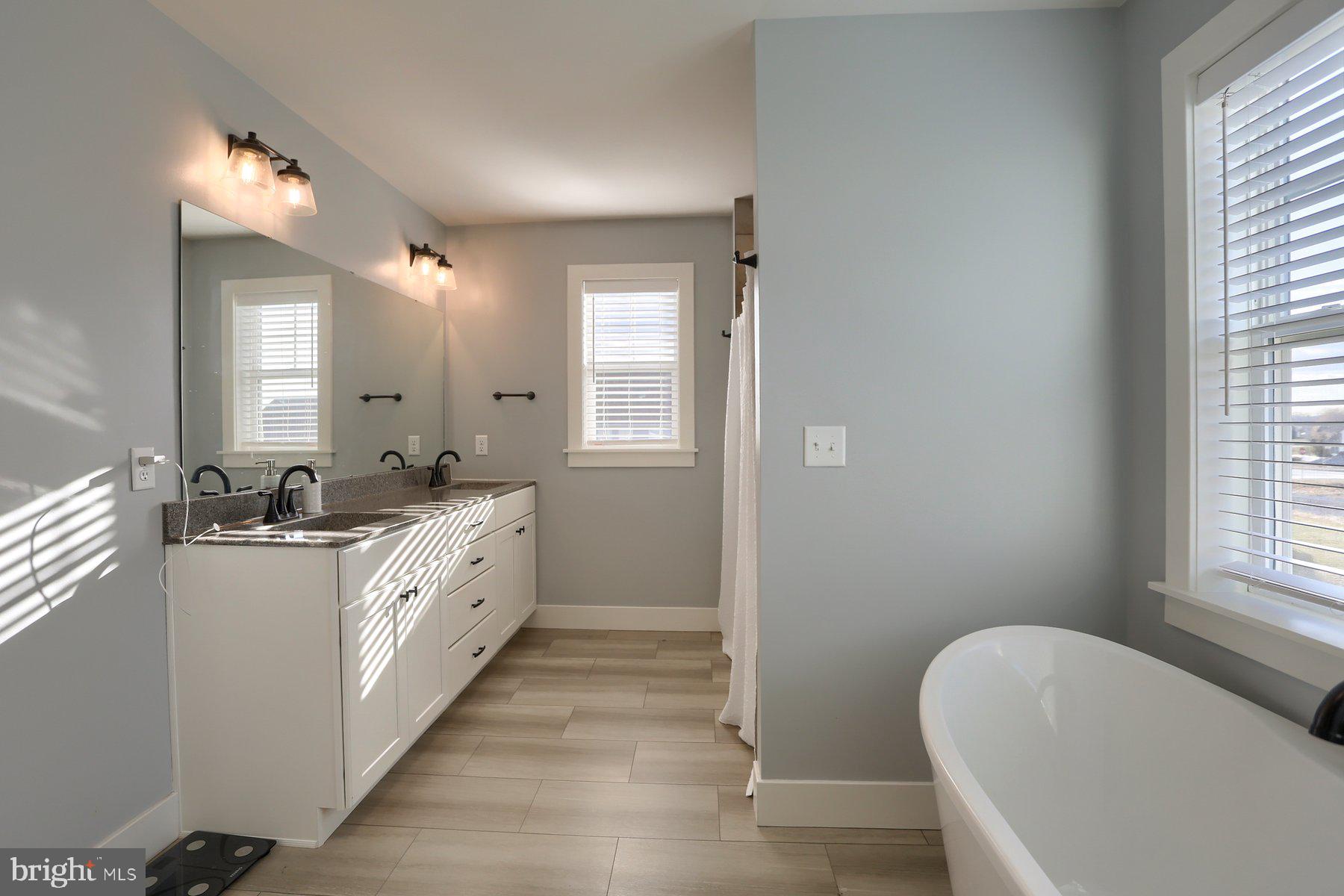 SUMMER LAYNE - Residential