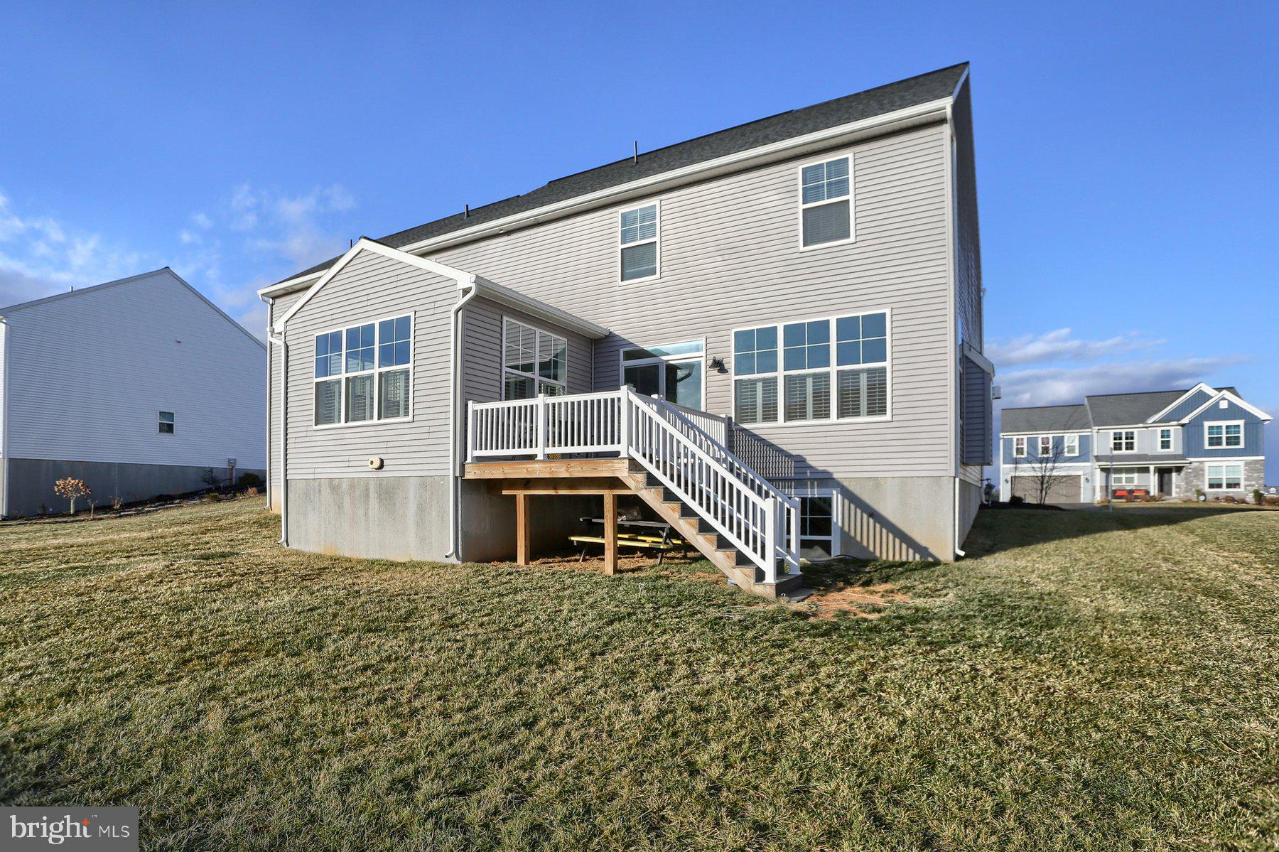 SUMMER LAYNE - Residential