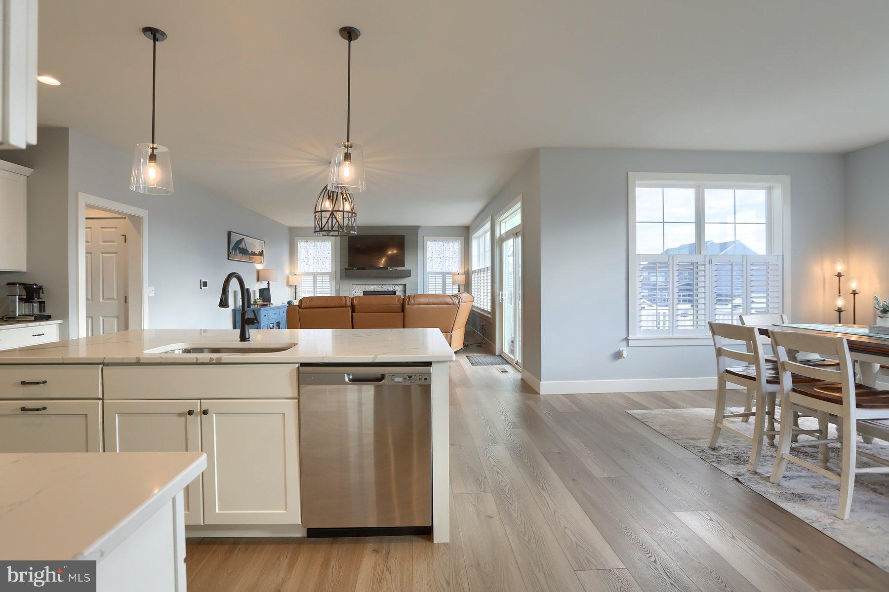 SUMMER LAYNE - Residential