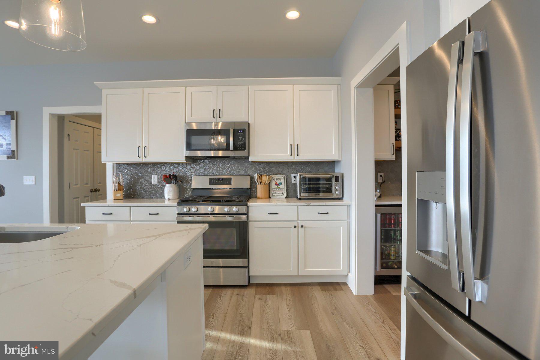 SUMMER LAYNE - Residential