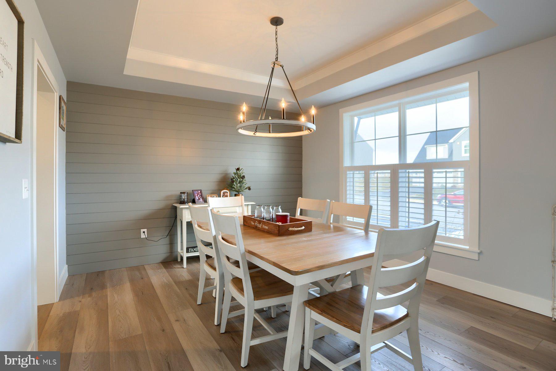 SUMMER LAYNE - Residential