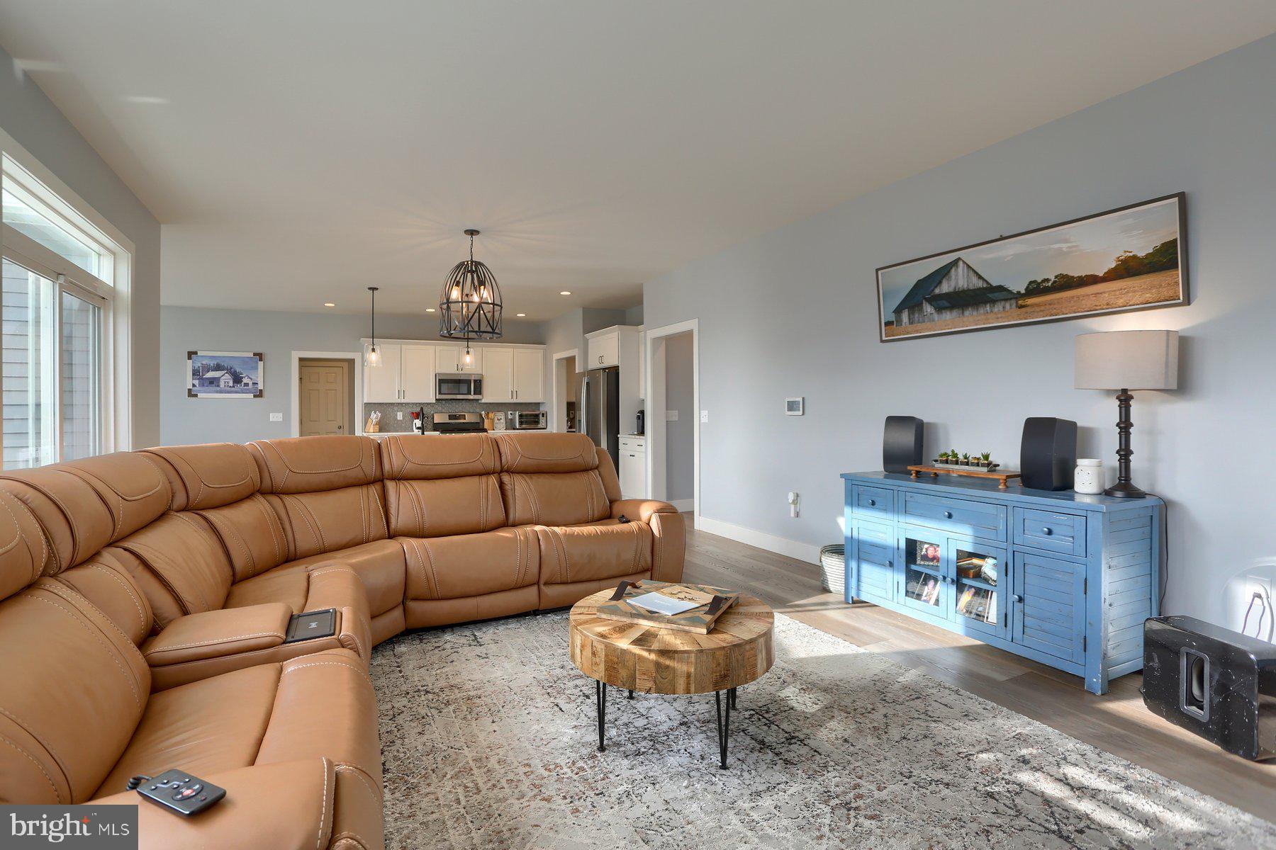 SUMMER LAYNE - Residential