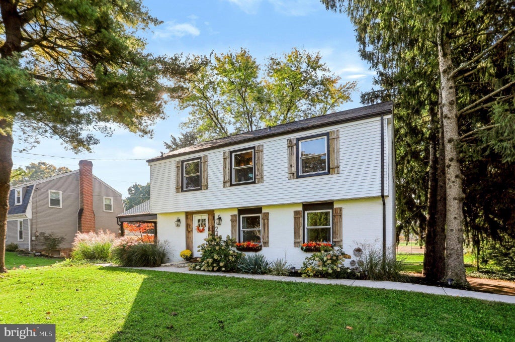 Photo of 246 E Oregon Road, LITITZ, PA 17543 (MLS # PALA2097074)