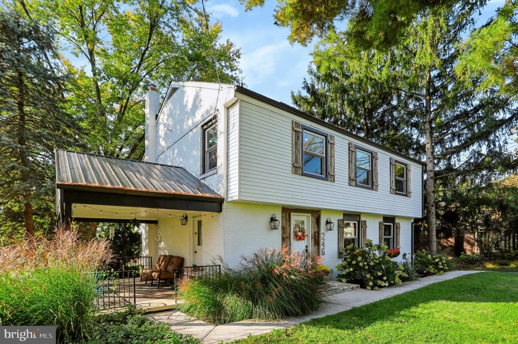 Photo of 246 E Oregon Road, LITITZ, PA 17543 (MLS # PALA2097074)