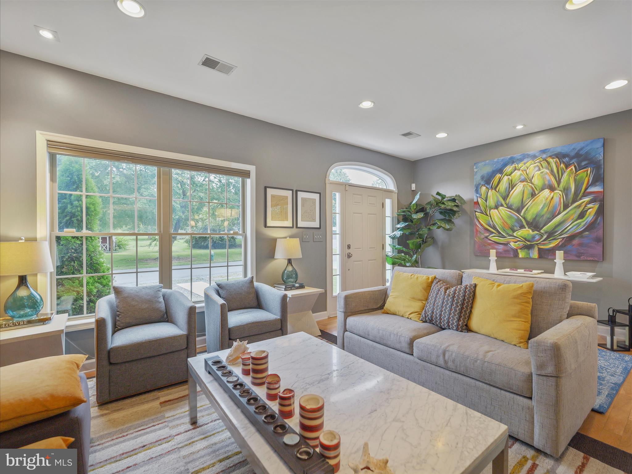 MAUGANSVILLE - Residential