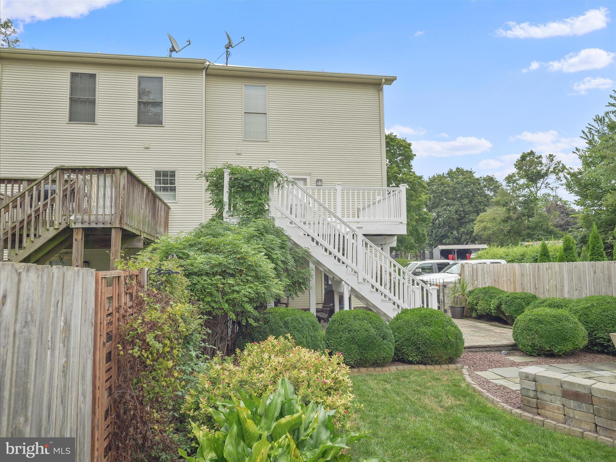 MAUGANSVILLE - Residential