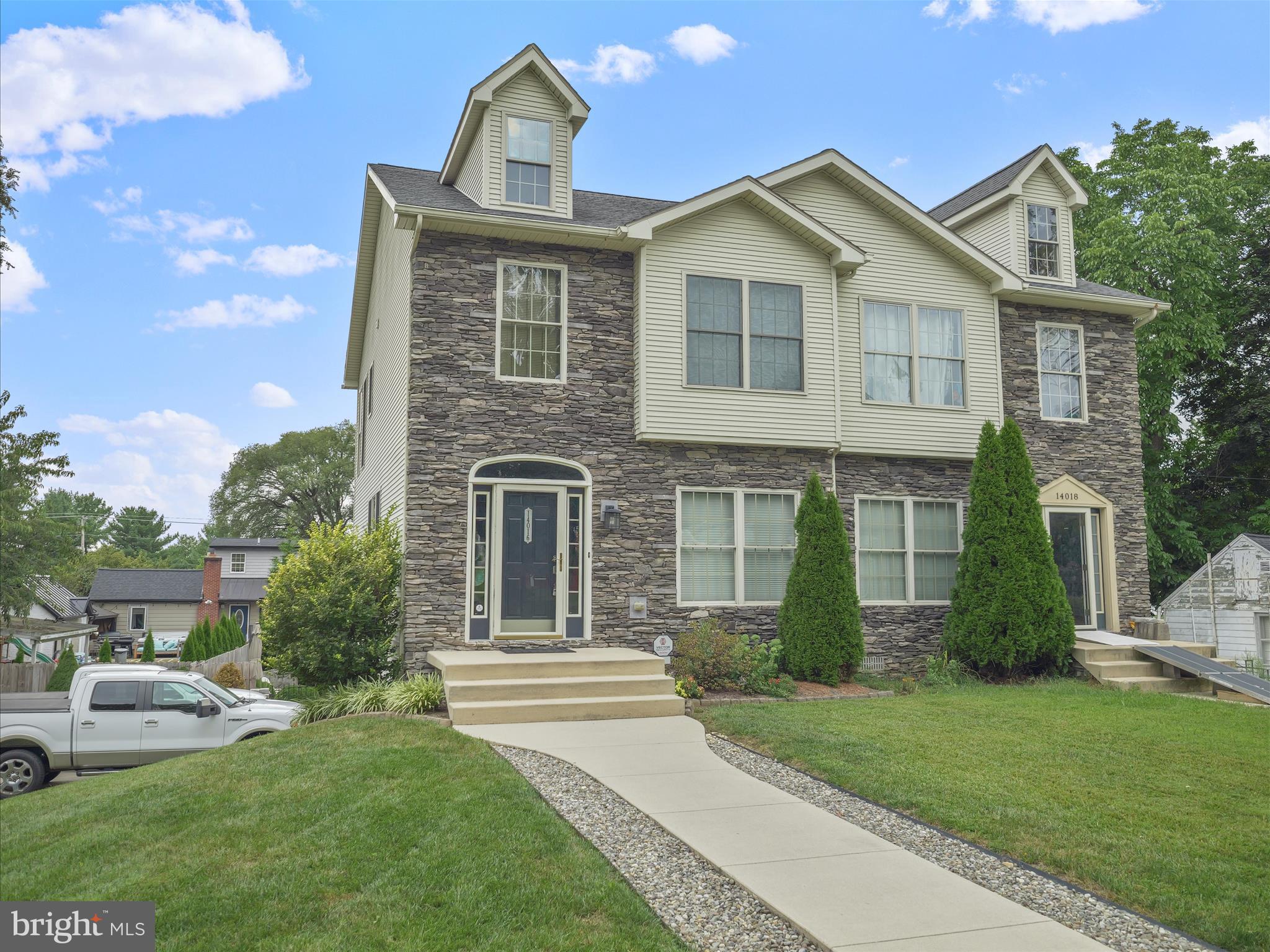 MAUGANSVILLE - Residential