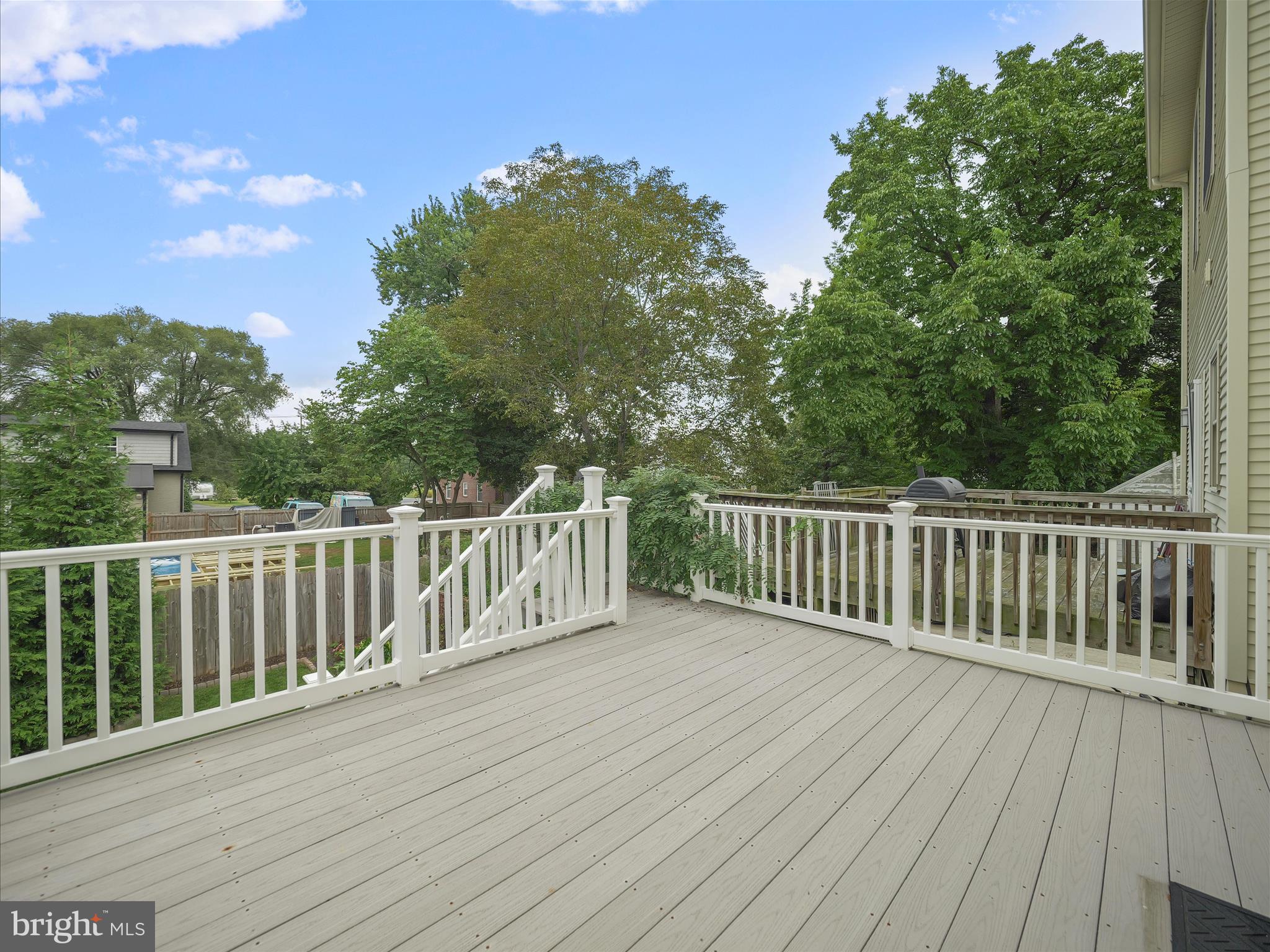 MAUGANSVILLE - Residential