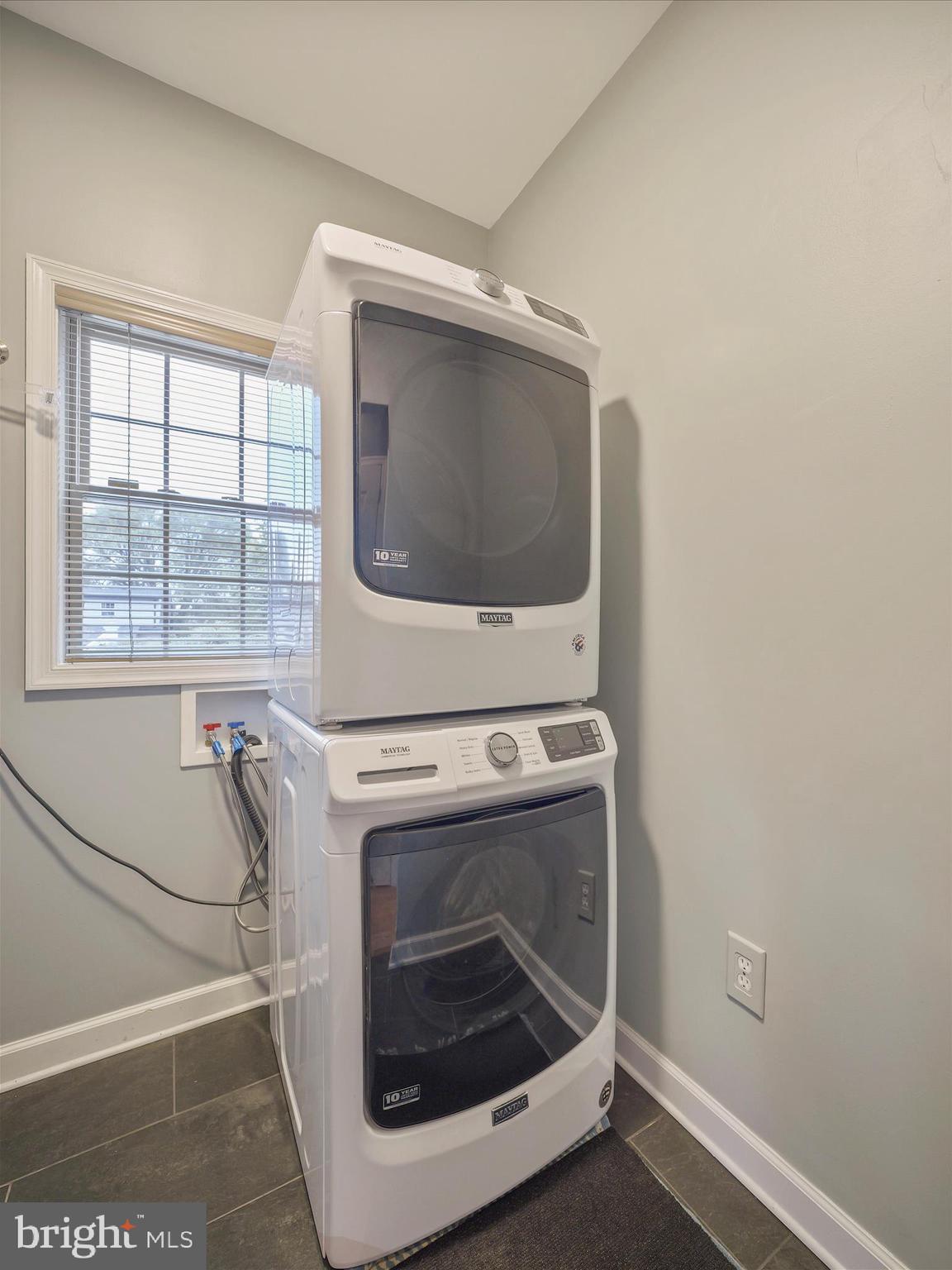 MAUGANSVILLE - Residential