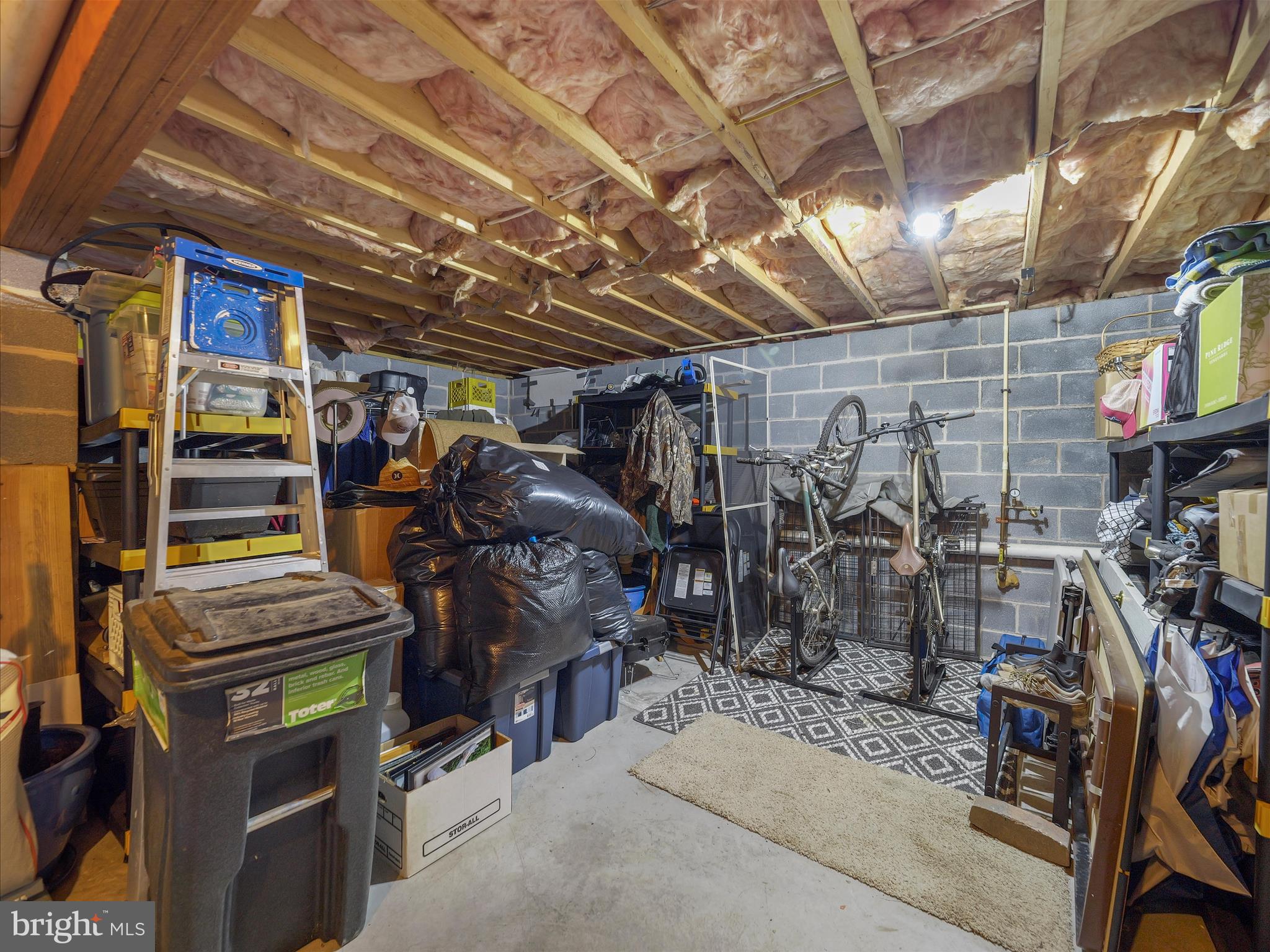 MAUGANSVILLE - Residential