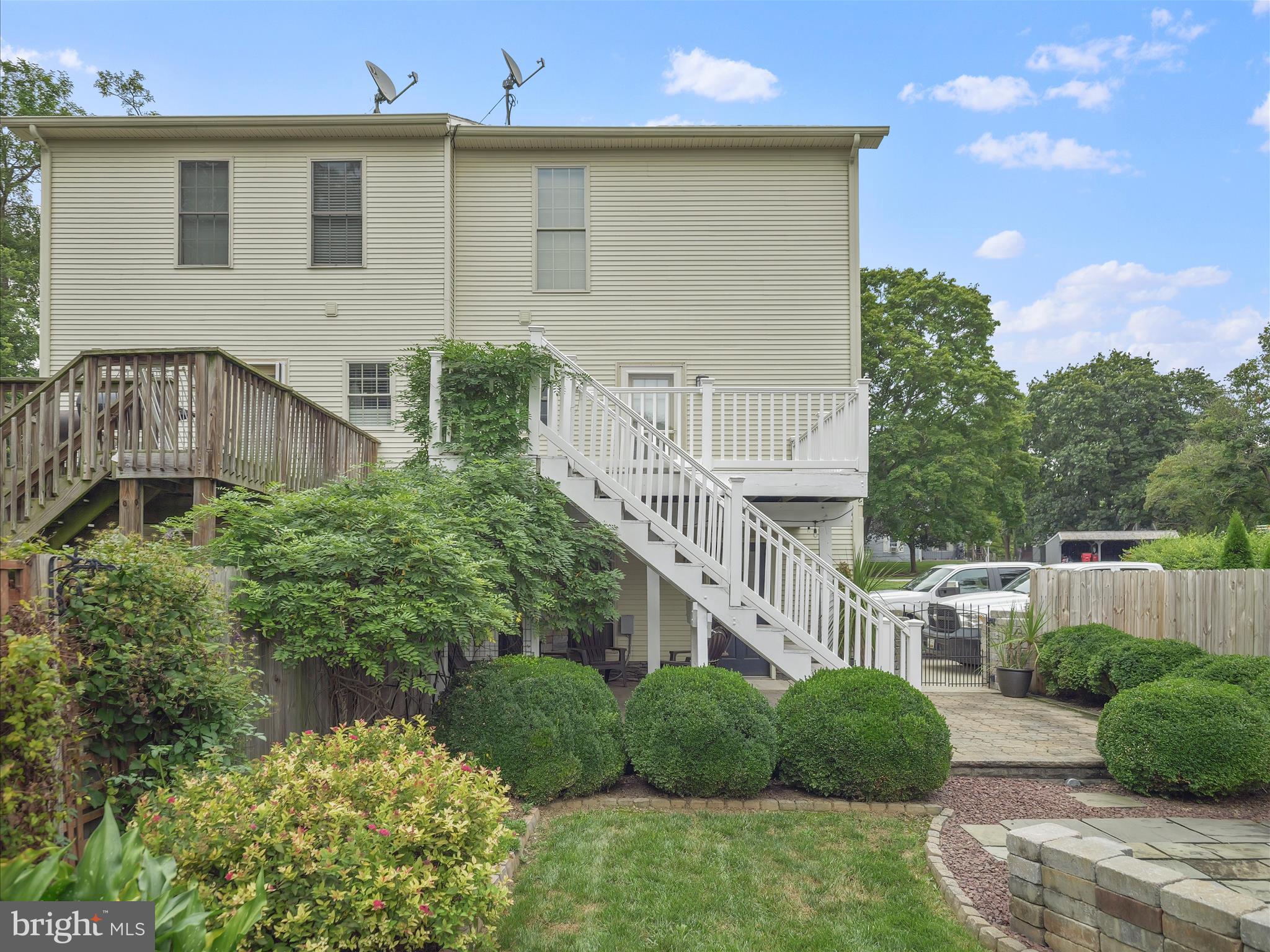 MAUGANSVILLE - Residential