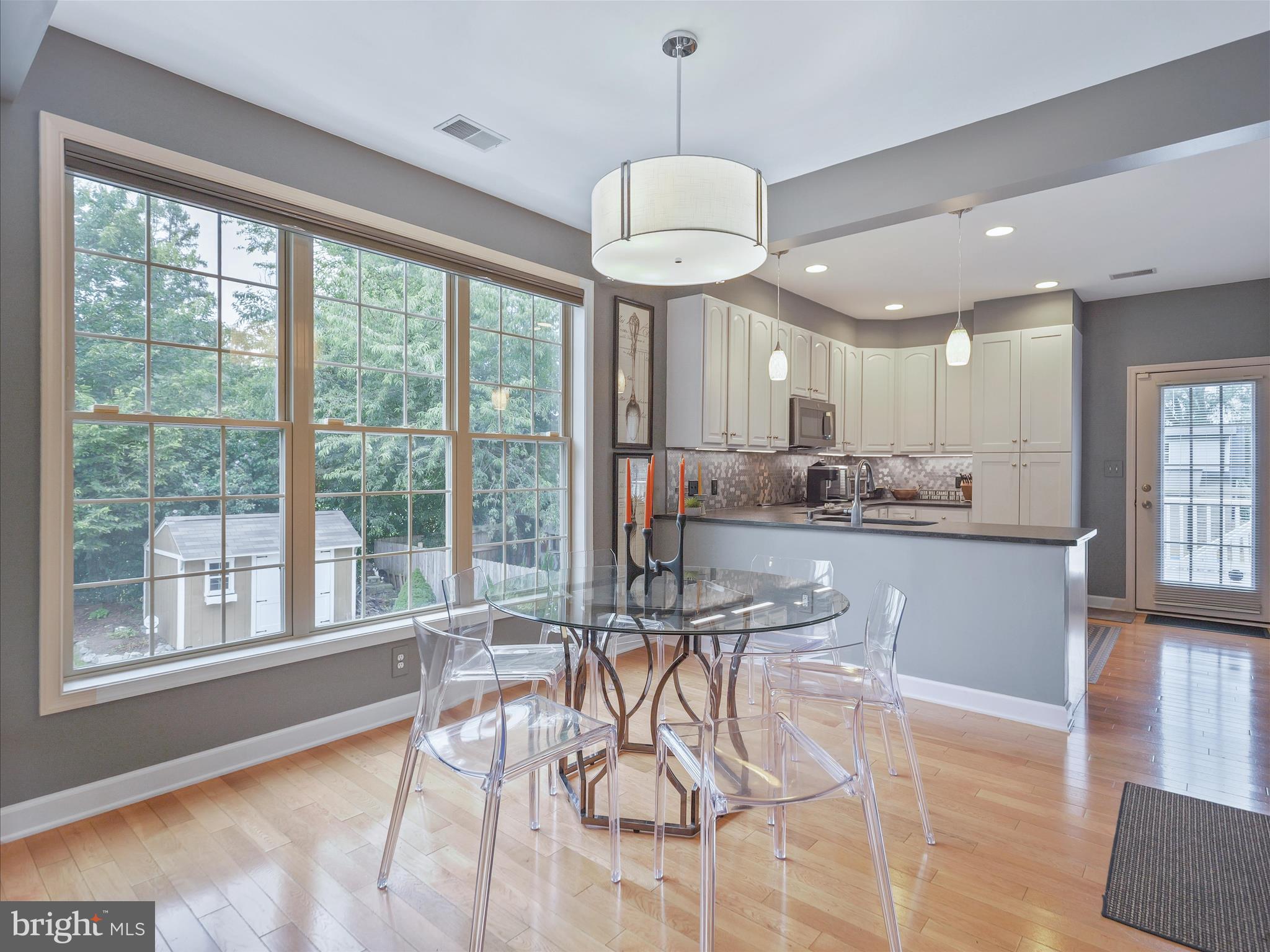 MAUGANSVILLE - Residential