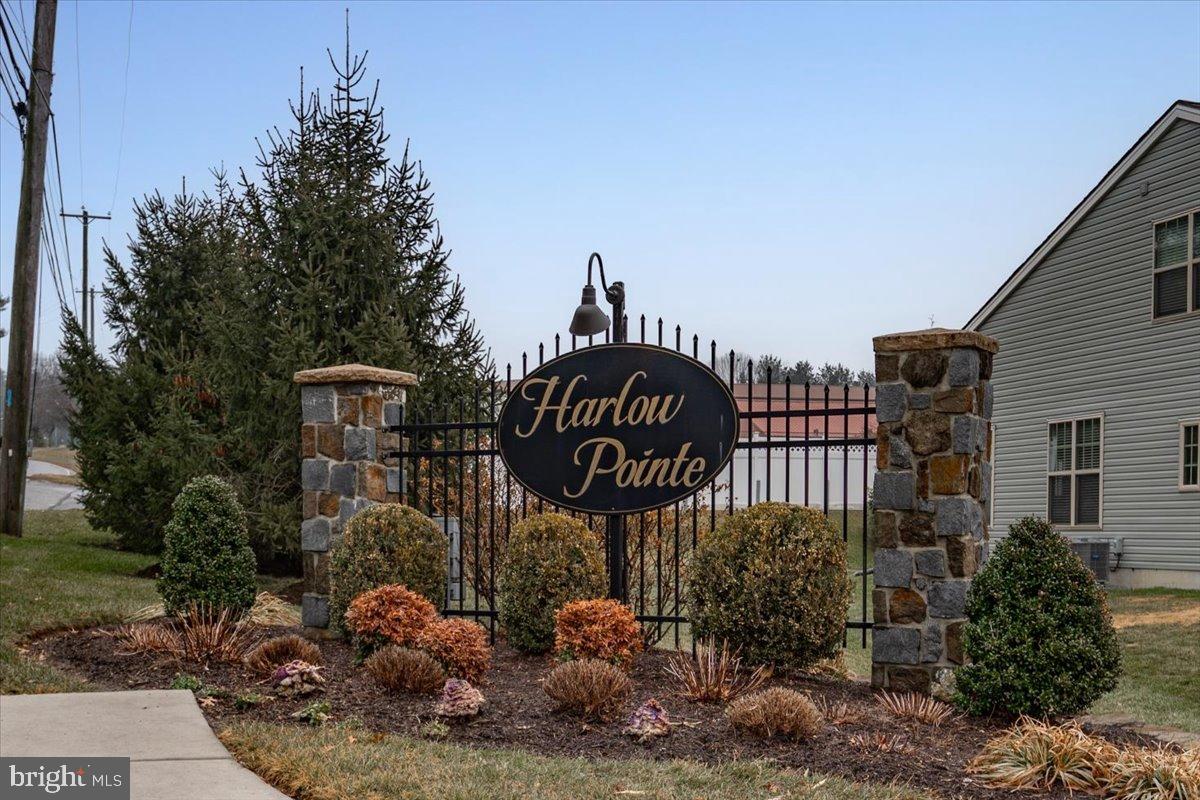 HARLOW POINTE - Residential