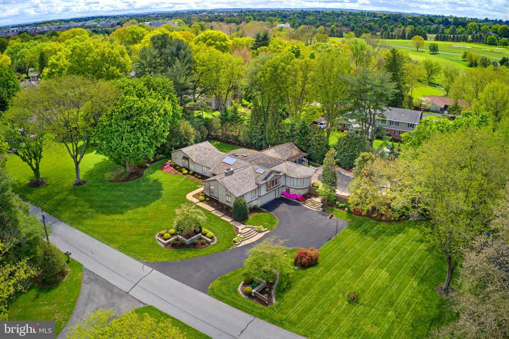 Photo of 260 Brook Farms Road, LANCASTER, PA 17601 (MLS # PALA2087402)