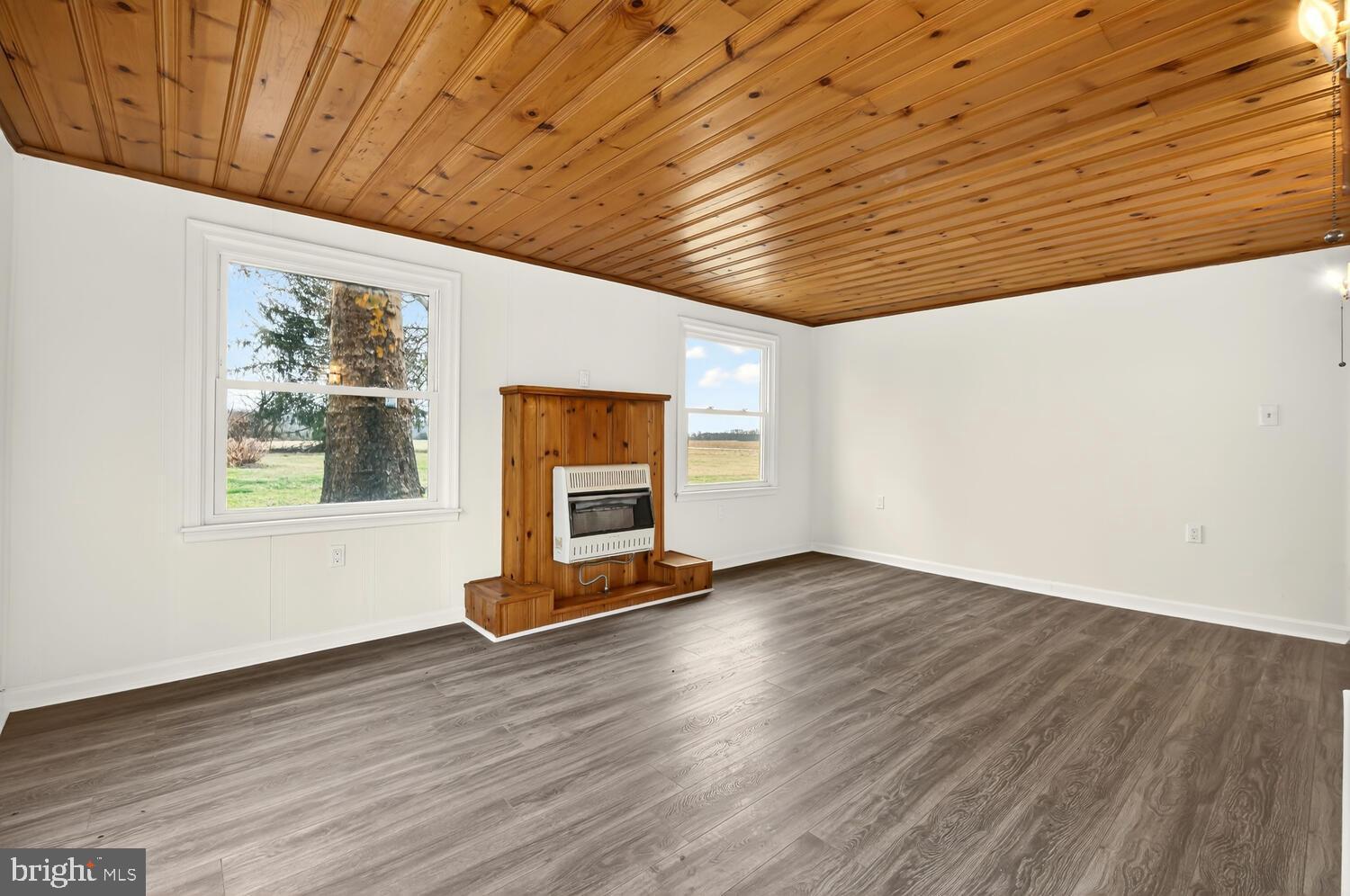 QUAKER NECK - Residential