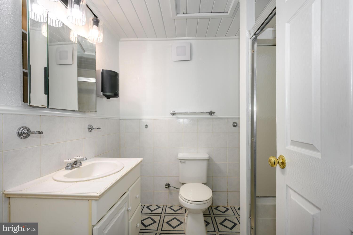 QUAKER NECK - Residential