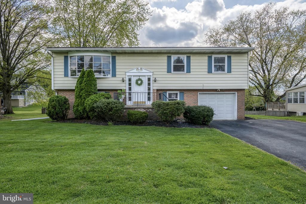 Photo of 310 CLOVER AVE, LANCASTER, PA 17602 (MLS # PALA2033936)