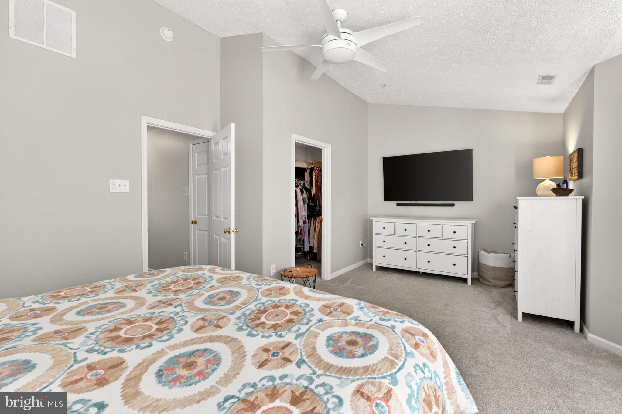 CONSTANT FRIENDSHIP - Residential