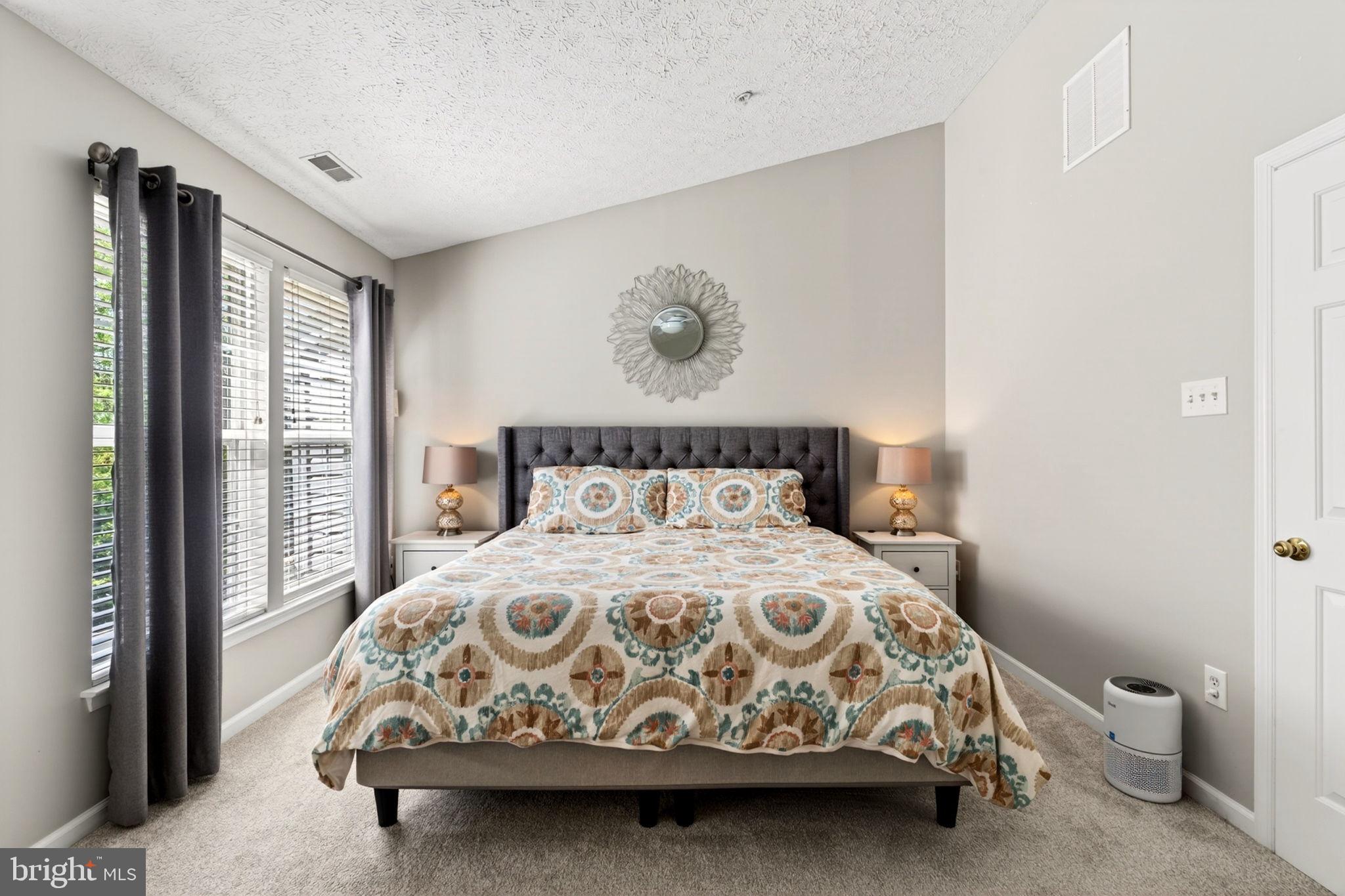 CONSTANT FRIENDSHIP - Residential