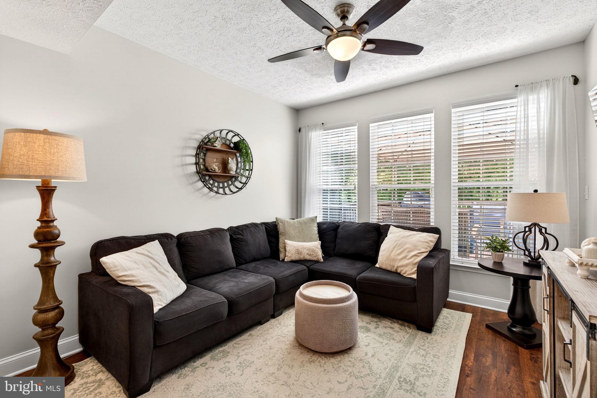 CONSTANT FRIENDSHIP - Residential