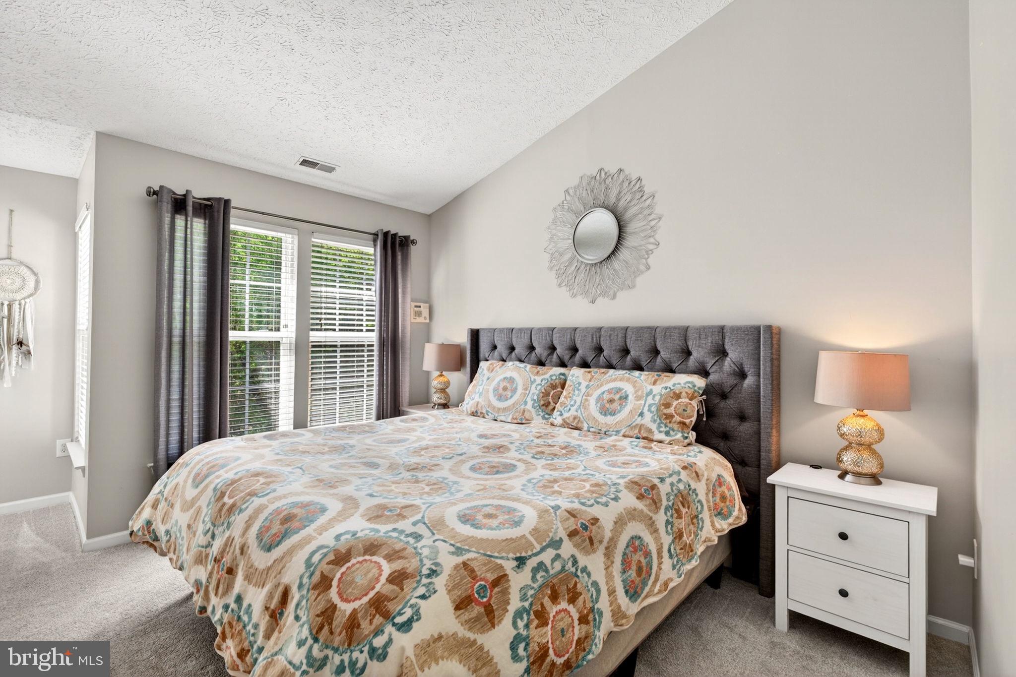 CONSTANT FRIENDSHIP - Residential